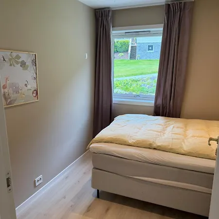 Spacious Family House With Large Patio In * 발달