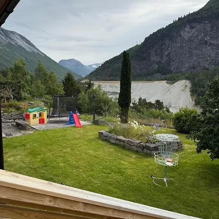 펜션 Spacious Family House With Large Patio In *