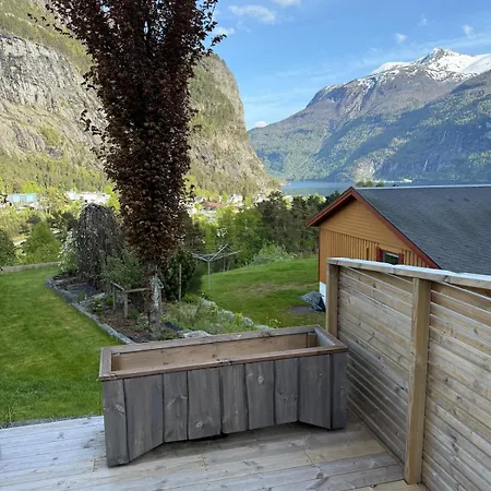 Semesterbostad Spacious Family House With Large Patio In Valldal