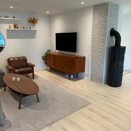 Spacious Family House With Large Patio In