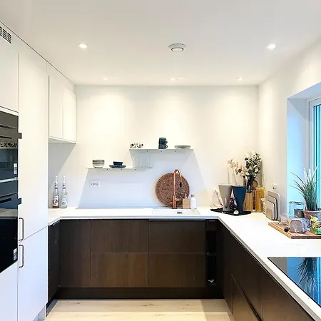 Semesterbostad Spacious Family House With Large Patio In *